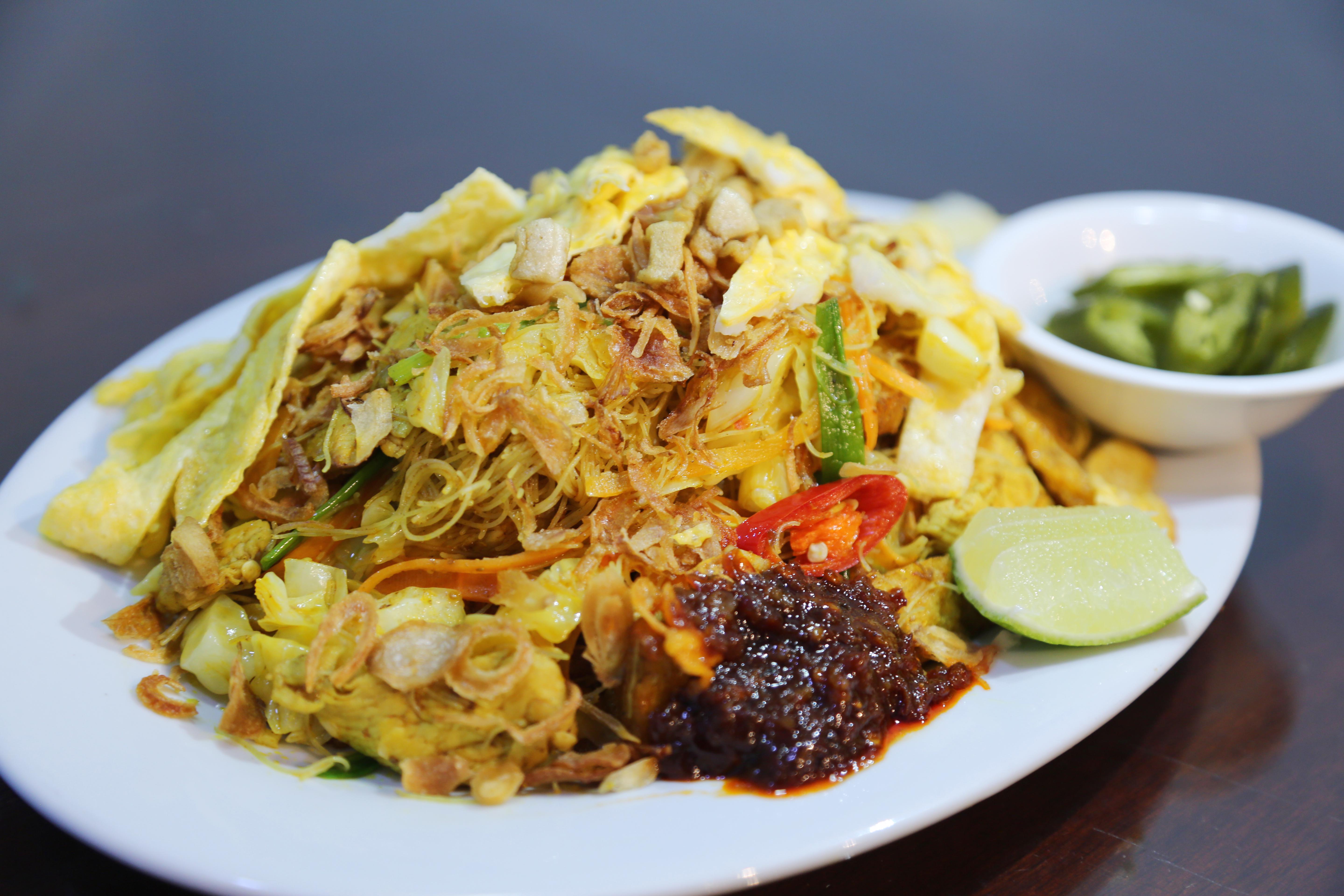 73.Malaysia Curry Fried Noodle