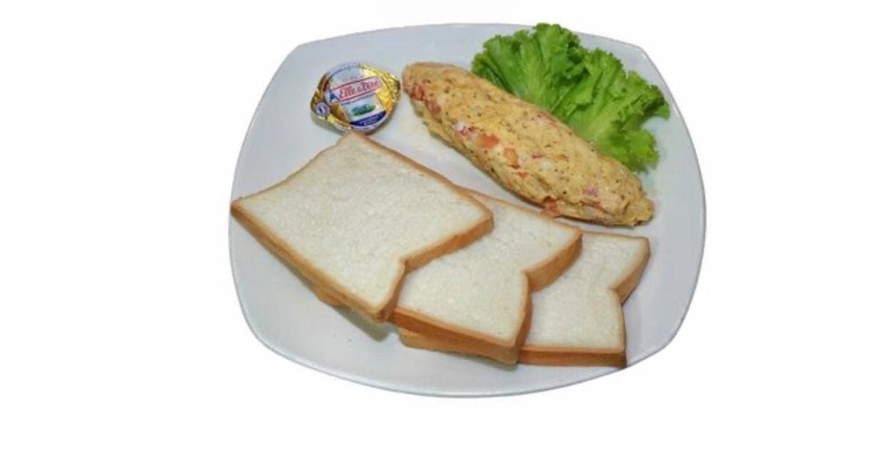 34.Omelet Served with Bread