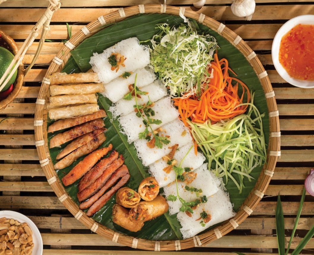 14.Fine rice vermicelli with Spring roll