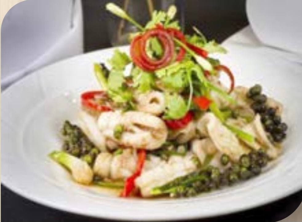 100.Stir Fry Squid with Green  Peppercorn