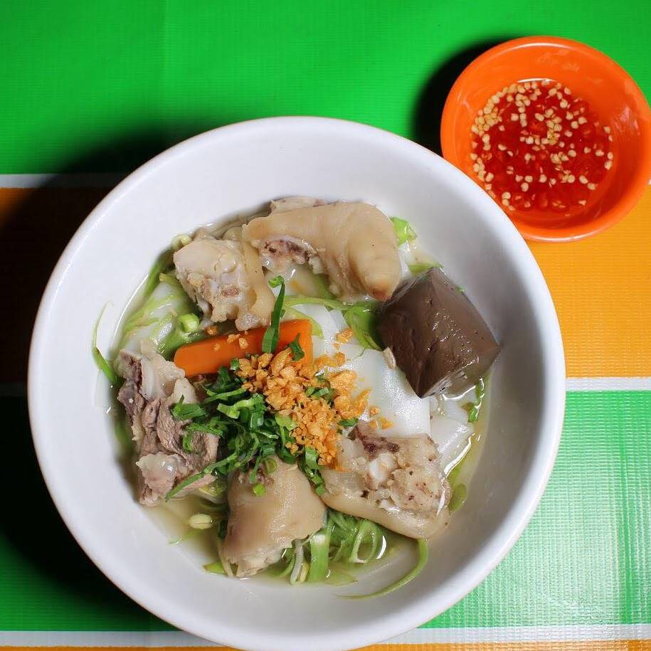 Banh Kanh Pork Leg Soup
