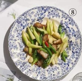 85.Stir Fry Chinese Kale with Crispy pork