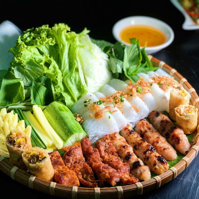 11.Special Fine rice vermicelli (Pork,Minced pork, Spring roll)