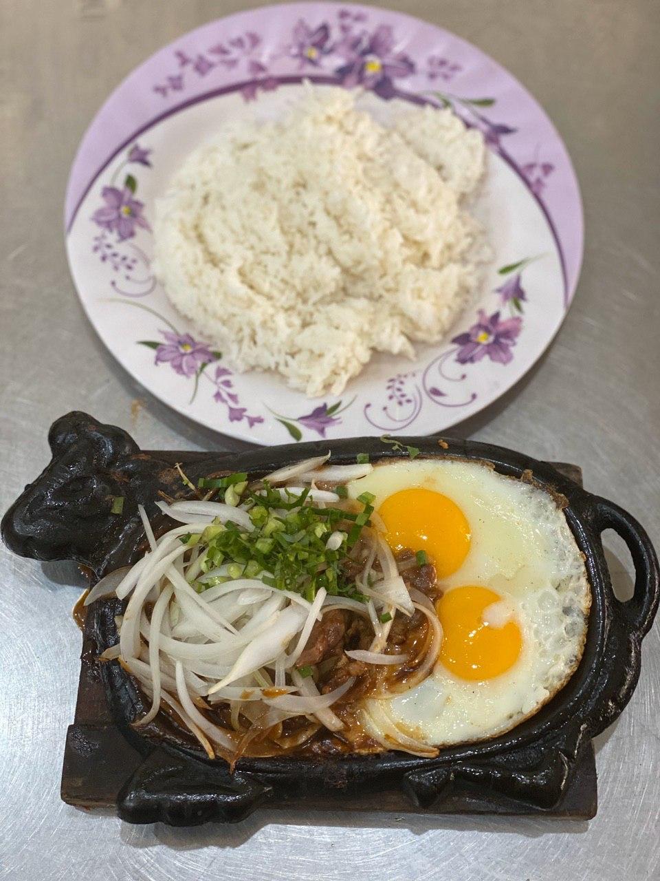 09.Beef on Hot Pan with Rice	(Extra Beef ,Egg)