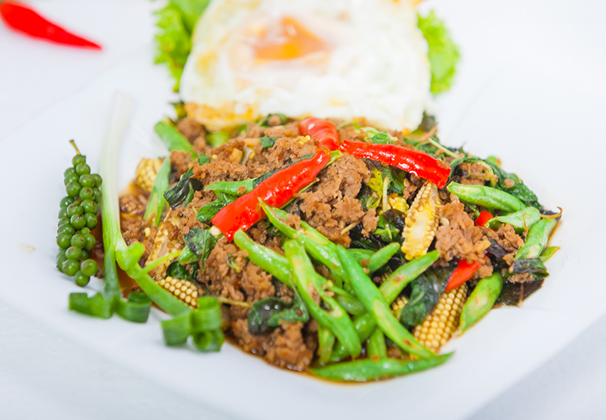 70.Stri-Fried Hot Basil with Beef