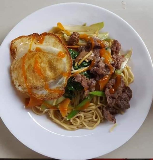 Fried Chinese Noodle with Beef and Egg