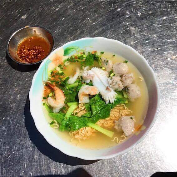 11.Seafood, Fish ball with Instant Noodle Soup