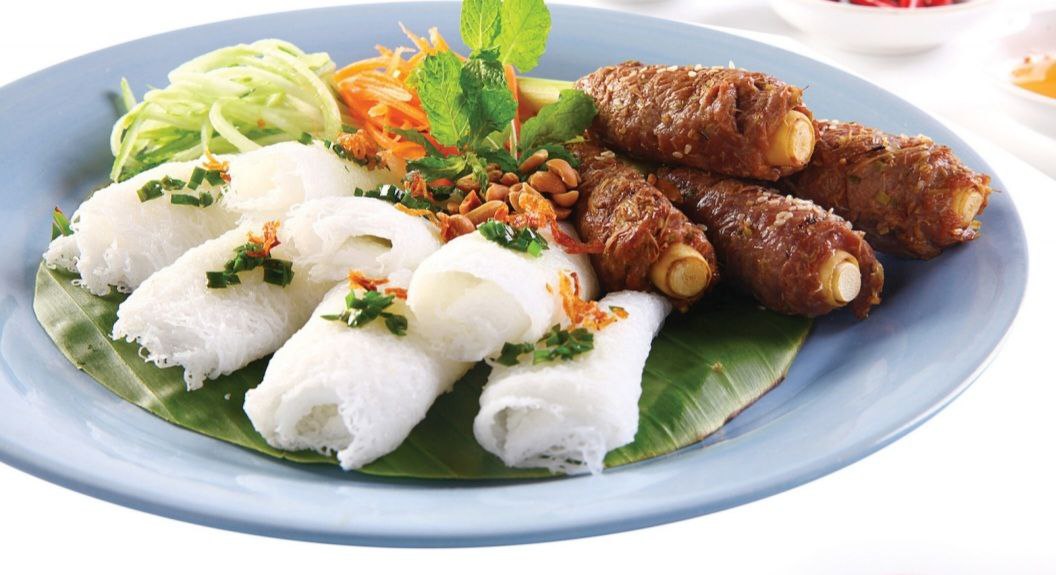 12.Fine rice vermicelli with grilled beef and lemongrass