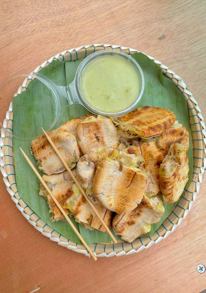 03.Grilled Banana with Pandan Custard souce