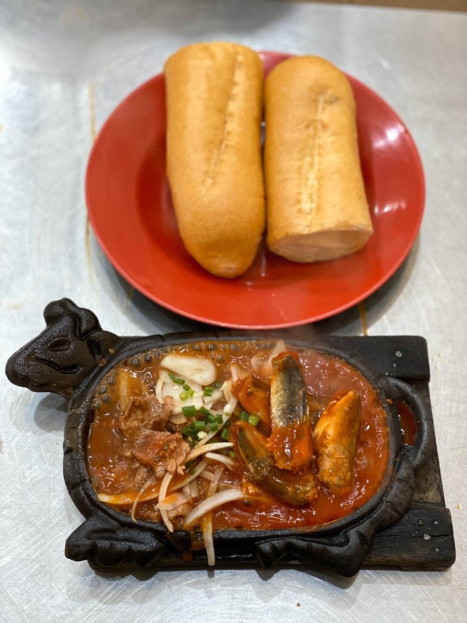 14.Braised Fish on Hot Pan with Bread ,Beef