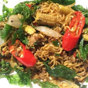 150.Fried Noodle with Basil Leaf Beef