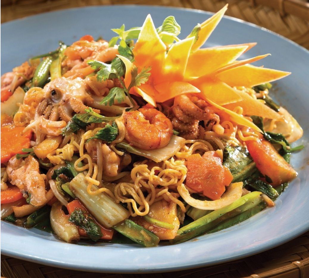 26.Fried noodle with seafood