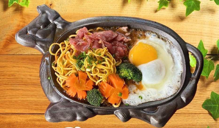 28.Beef on hot pan with noodle (Extra Beef & Egg)