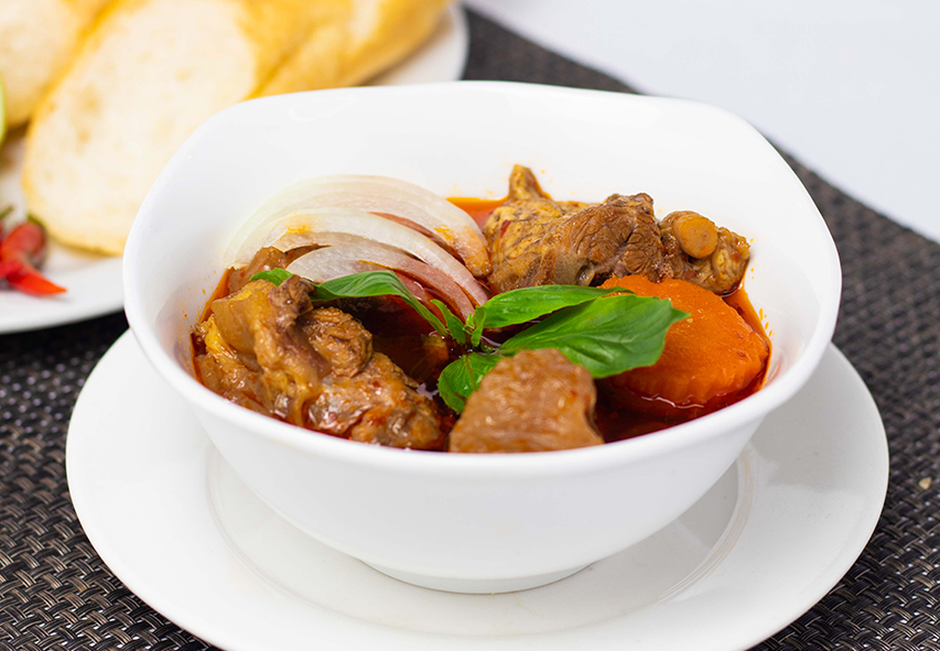 13.Braised Beef Btew with Bread