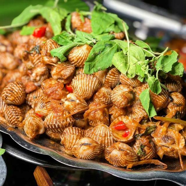 10.Fried Cockles​ Hot Basil