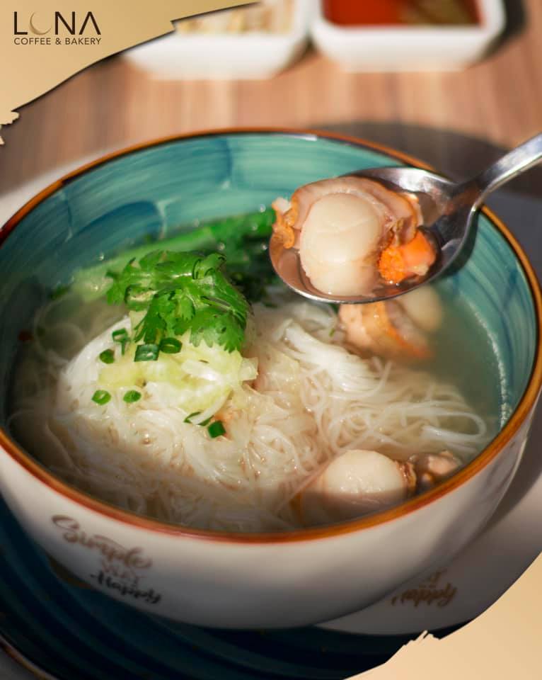 05.RICE NOODLE SOUP With Choice of Meat