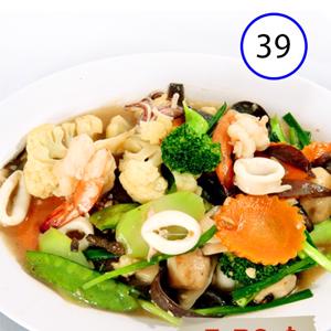 82.Stir fry Seafood with Vegetable