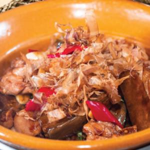 66.Braised Dancing Chicken with Eggplant in Clay Pot